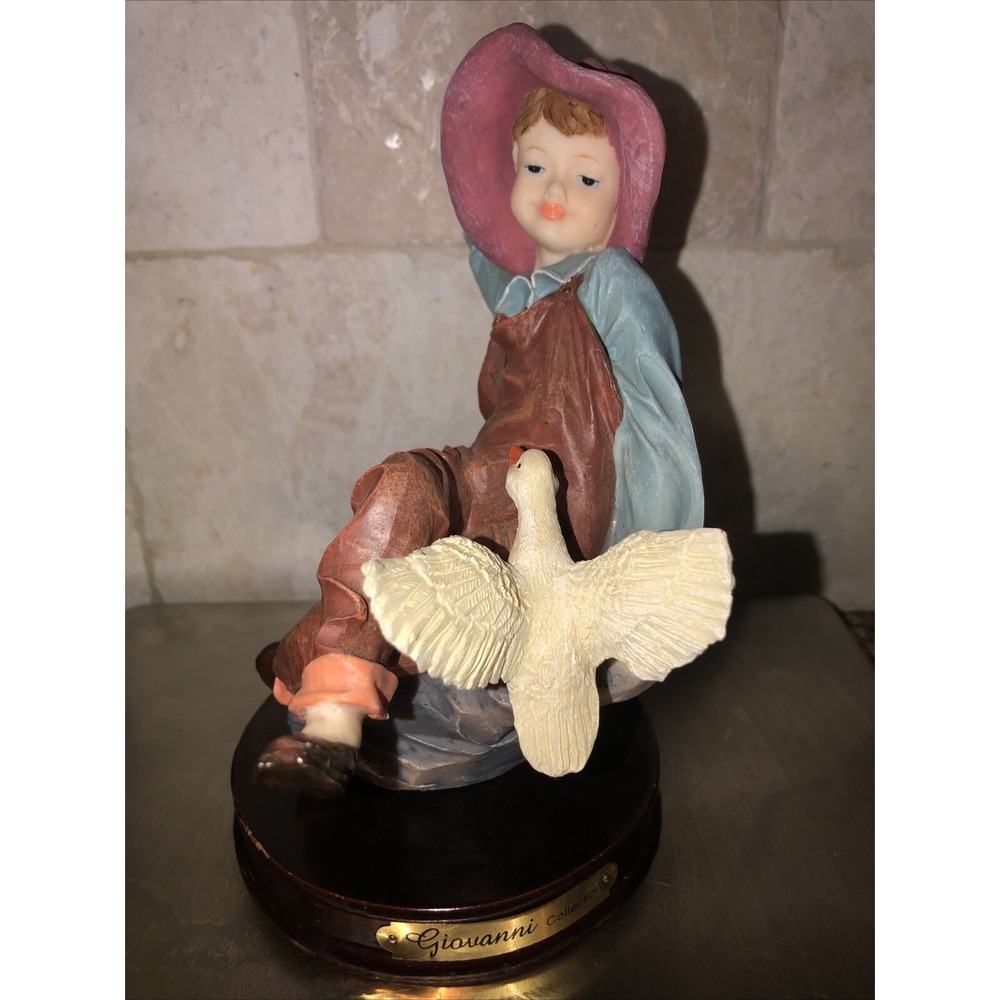 giovanni collection figurine Female With Overall‎ Hat& Bird